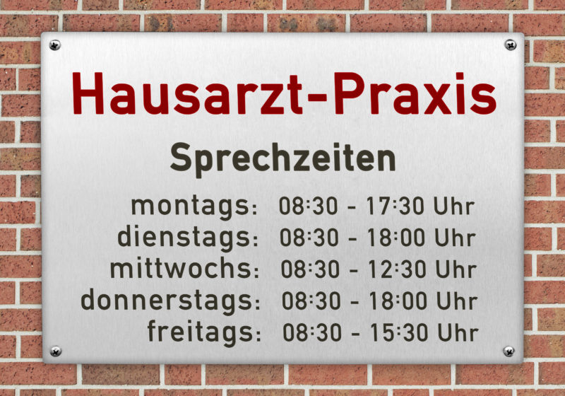 Arztpraxen in Deutschland mussten 2022 deutlich höhere Kosten verkraften. Sie konnten sich zwar auch über gesteigerte Einnahmen freuen - doch am Ende blieb bei vielen weniger Geld übrig.