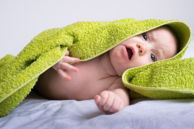 Keuchhustenanfälle kann bei Neugeborenen zum Erstickungstod führen. Der Berufsverband der Frauenärzte rät daher dringend zur Vorbeugung