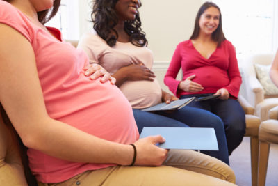 Weil aussagekräftige Studien fehlen, lässt sich weiterhin nicht beantworten, ob ein universelles Screening auf B-Streptokokken gegenüber der bisherigen Risiko-Strategie für Neugeborene oder werdende Mütter Vorteile bietet. 