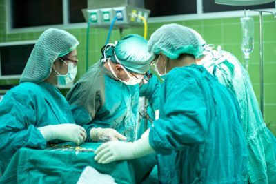 Bundesgesundheitsminister Jens Spahn fordert zur Qualitätssicherung Mindestquoten für Krankenhäuser. Davor warnen nun Patientenschützer.