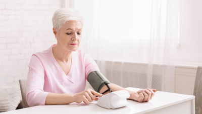 Für die Diagnose und Therapieüberwachung von Bluthochdruck hat die Einzelmessung in der Praxis an Stellenwert verloren. Was empfehlen Leitlinien aktuell?