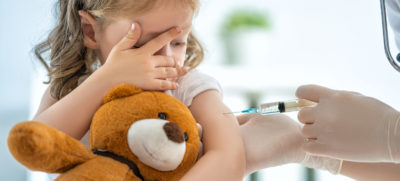 Viele Eltern lassen ihre Kinder initial impfen aber nehmen nicht an den Folgeimpfungen teil. Das ist zu wenig und führt zu deutlichen Impflücken warnt die Barmer Krankenkasse.