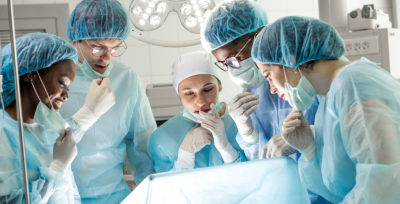 Weil ein Pathologe reihenweise falsche Krebsdiagnosen ausgegeben hat, warnt nun die Krankenhausgesellschaft Rheinland-Pfalz Kliniken vor weiteren unnötigen Operationen an möglicherweise gesunden Patienten.