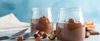 "Schokolade macht dick" und "Schokolade macht glücklich" sind beides treffende Aussagen. Das aktuelle Hausarzt Rezept zur leichten Mousse minimiert die erste und maximiert die zweite Proposition. 