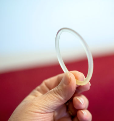 Im Vergleich zu den Original-Ringen weisen generische Vaginalringe eine deutlich höhere Bruchrate auf. Patientinnen sollten besonders achtsam sein und Ersatzringe vorhalten. 