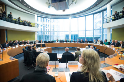 In seiner letzten Sitzung des Jahres hat sich der Gesundheitsausschuss des Bundestags dem umstrittenen Fairer-Kassenwettbewerb-Gesetz (FKG) gewidmet. Die Sachverständigen in Berlin warnten auch vor einer Gefahr für die Selektivverträge.