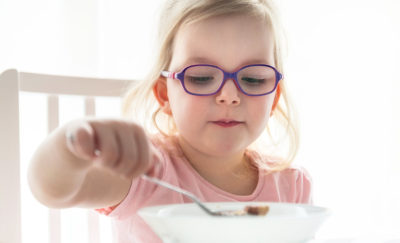 Fast alle Frühstückscerealien für Kinder enthalten mehr Zucker als von der WHO empfohlen. Der Berufsverband für Kinder- und Jugendärzte sieht raschen Handlungsbedarf.