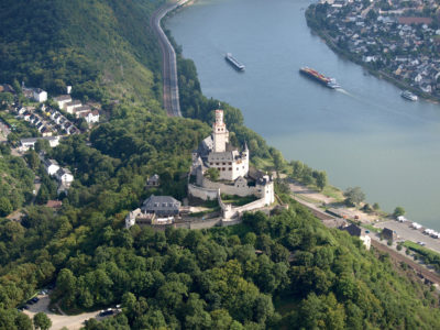 "Gesalzene Preise", etwas "im Schilde führen" und jemanden "auf die Folter spannen" haben eines gemein: Sie sind rund 600 Jahre alt. Einen echten Einblick ins Mittelalter und dessen Sprache bietet die Marksburg bei Koblenz.