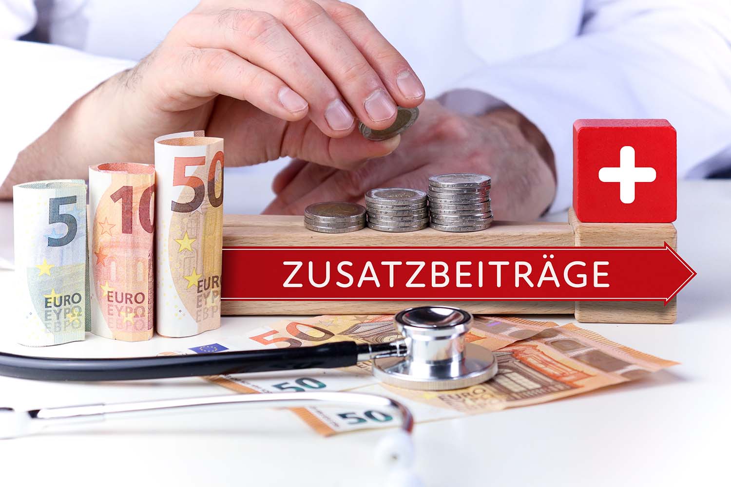 Die Kosten im Gesundheitssystem steigen von Jahr zu Jahr. Und immer im Herbst stellt sich deshalb die Frage: Wie sehr ziehen die Krankenkassenbeiträge nächstes Jahr an? Die Antwort diesmal: Deutlich.