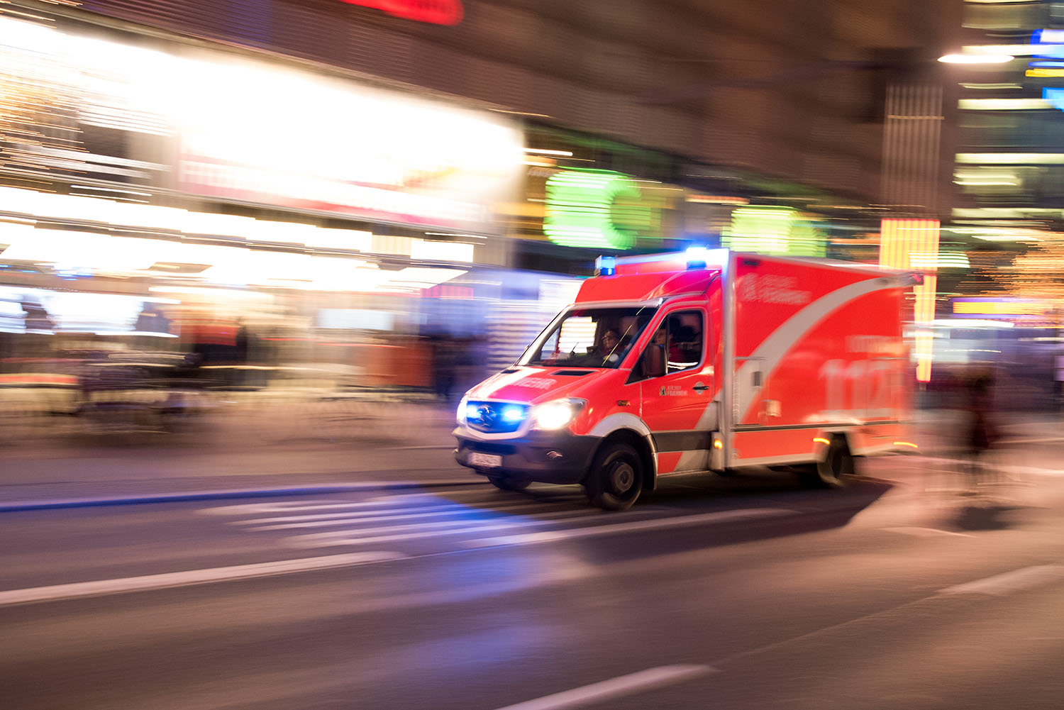 Ein Datenreport zu Schlaganfall-Spezialstationen zeigt: 94 Prozent der Bevölkerung könnten auch bei Konzentration der Versorgung auf spezialisierte Kliniken in unter 30 Minuten versorgt werden.